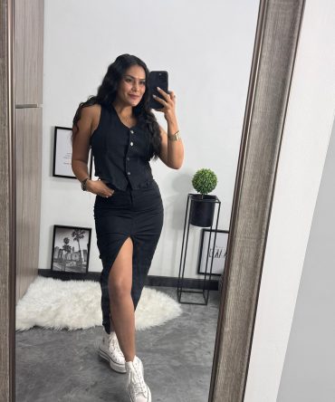 Conjunto Negro Falda + Chaleco
